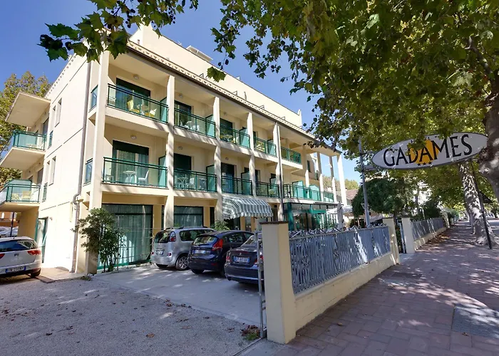 Gadames - Lunch On The קרביה